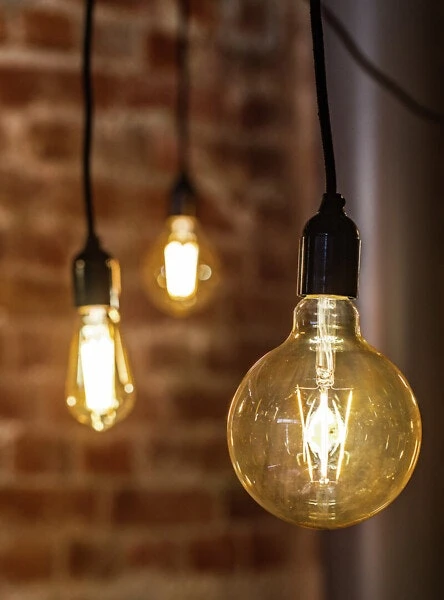 Airam LED G95 E27 400lm 4.9W 2200K Lichtquelle Dimmbar, Amber 4 Airam LED G95 E27 400lm 4.9W 2200K Lichtquelle Dimmbar, Amber – Bild 2