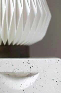 ByOn Origami Table Lamp 41 X 31 Cm, White -Günstiges Leuchten Geschäft byon origami table lamp 41 x 31 cm white 2