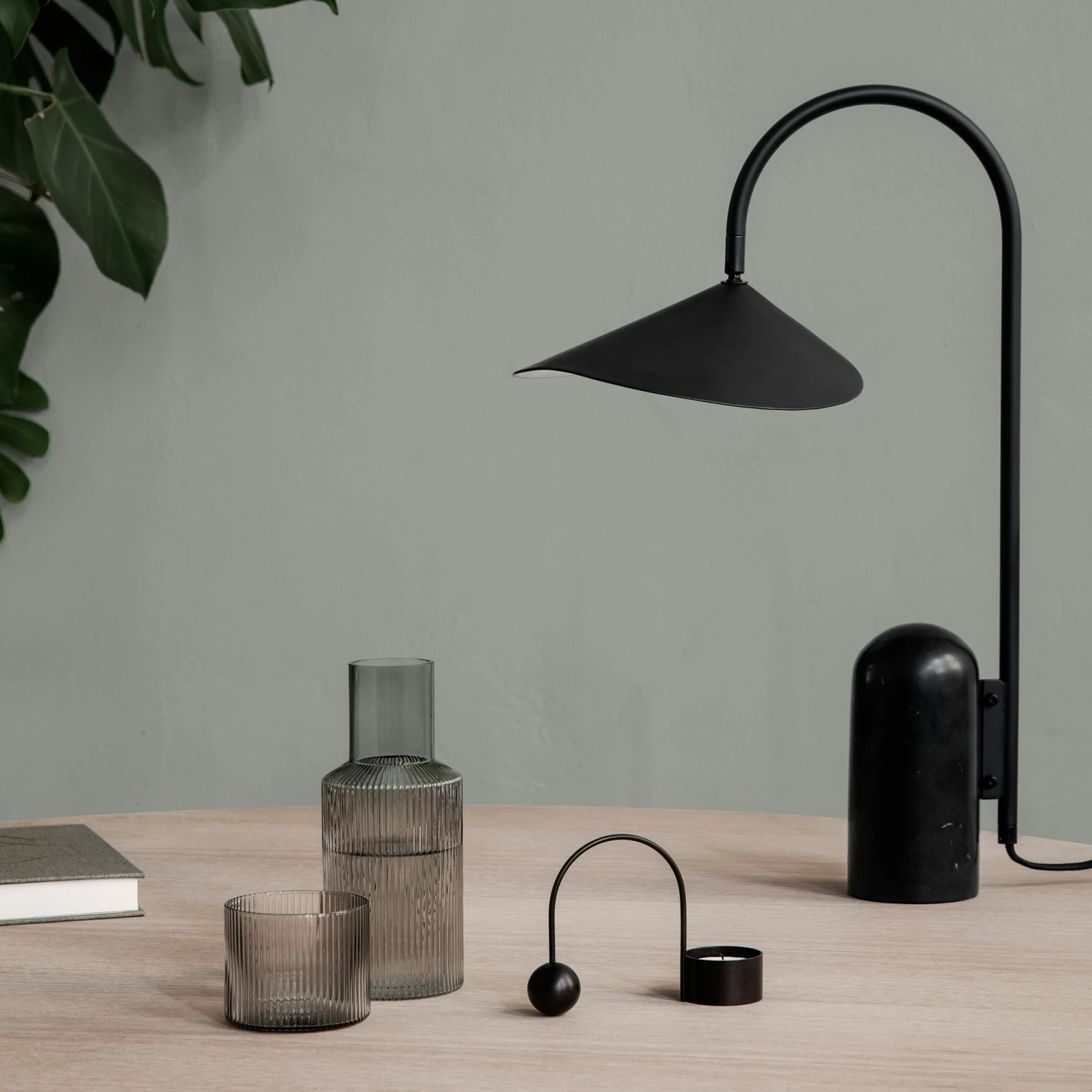 Ferm LIVING Arum Tischlampe, Schwarz 6 Ferm LIVING Arum Tischlampe, Schwarz – Bild 4