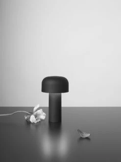 Flos Bellhop Tischlampe Tragbar, Schwarzmatt -Günstiges Leuchten Geschäft flos bellhop table lamp portable 2