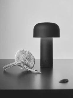 Flos Bellhop Tischlampe Tragbar, Schwarzmatt -Günstiges Leuchten Geschäft flos bellhop table lamp portable 4