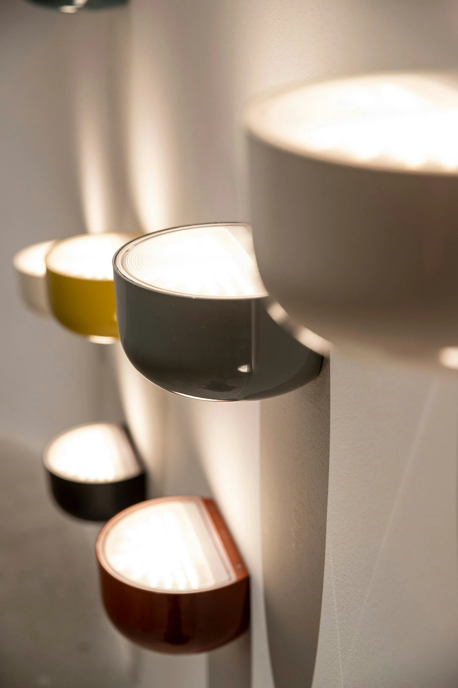 Flos Bellhop Wall Up Wandleuchte, Ziegelrot 4 Flos Bellhop Wall Up Wandleuchte, Ziegelrot – Bild 2