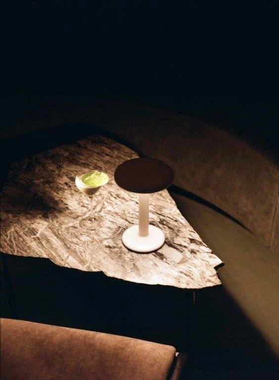 Flos Gustave Residential Tischlampe Tragbar 3000K, Mattweiß 5 Flos Gustave Residential Tischlampe Tragbar 3000K, Mattweiß – Bild 3