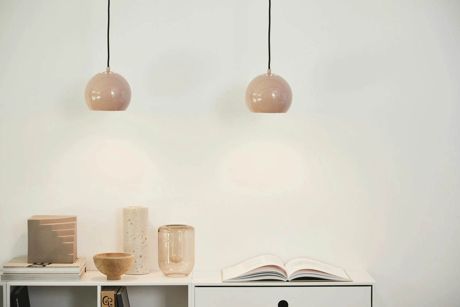 Ball Hängelampe 18 Cm, Glossy Nude 4 Ball Hängelampe 18 Cm, Glossy Nude – Bild 2