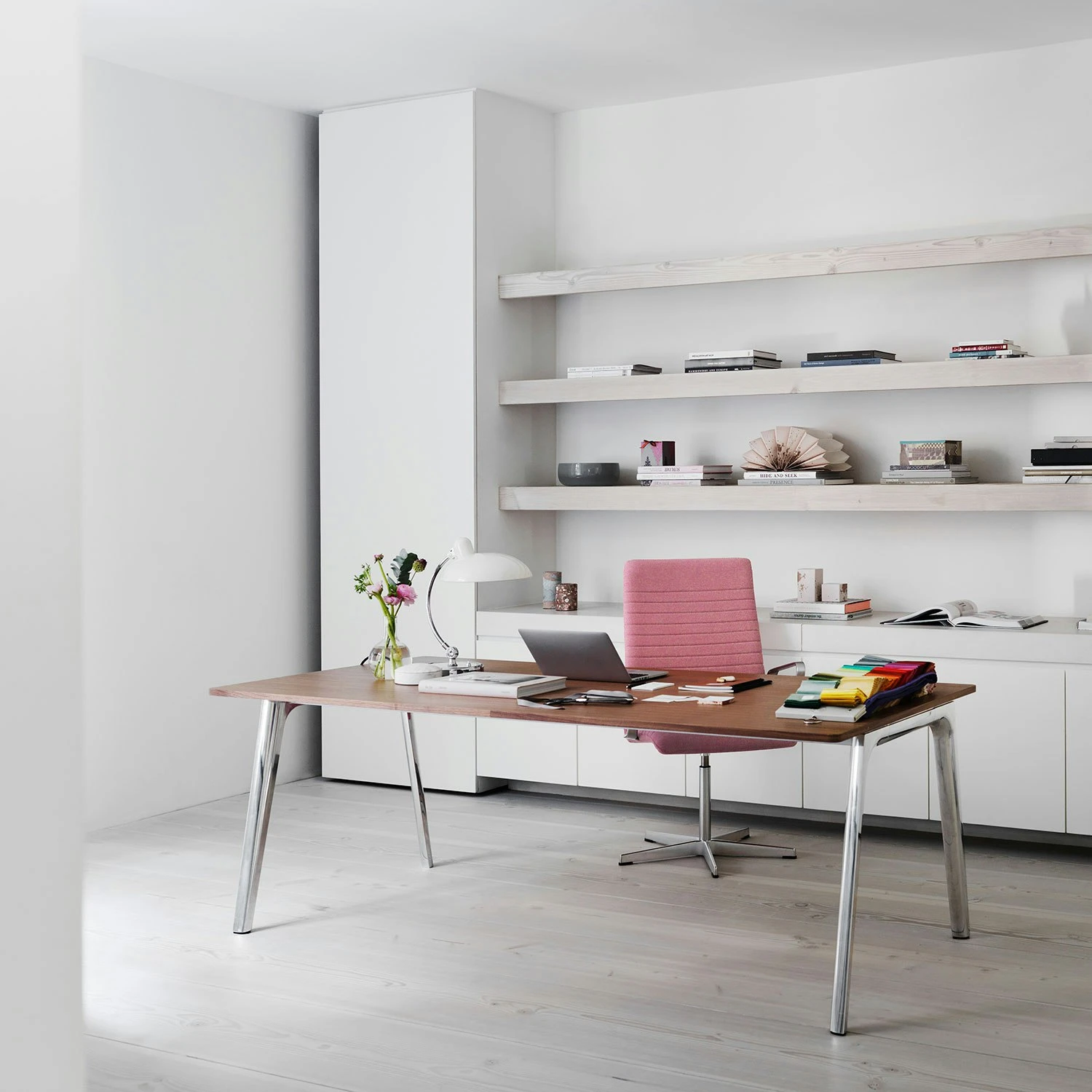 Fritz Hansen Kaiser Idell 6631-T Tischleuchte, Dunkelgrün 5 Fritz Hansen Kaiser Idell 6631-T Tischleuchte, Dunkelgrün – Bild 3