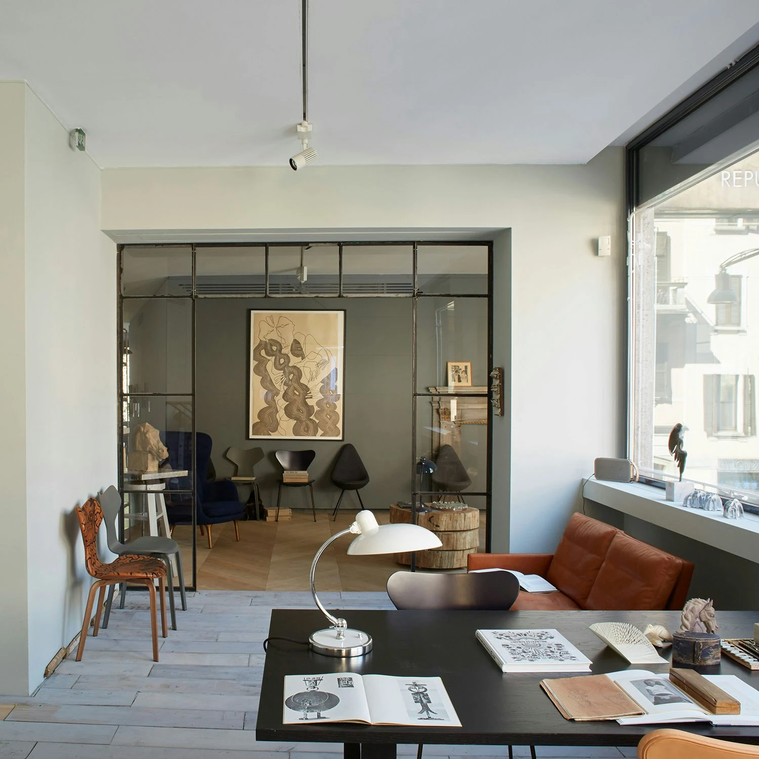 Fritz Hansen Kaiser Idell 6631-T Tischleuchte, Dunkelgrün 8 Fritz Hansen Kaiser Idell 6631-T Tischleuchte, Dunkelgrün – Bild 6