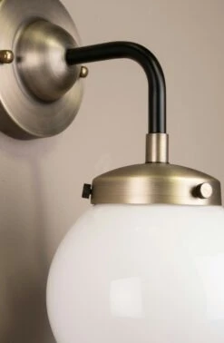 Globen Lighting Alley 1 Wandleuchte, Altmessingfarben / Weiß -Günstiges Leuchten Geschäft globen lighting alley 1 ip44 wall light antique brass white 2