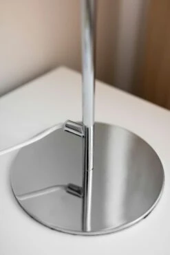 Globen Lighting Icon 25 Tischlampe, Chrom -Günstiges Leuchten Geschäft globen lighting icon 3