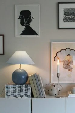 Globen Lighting Iris 35 Tischlampe, Dove Blue -Günstiges Leuchten Geschäft globen lighting iris 35 12