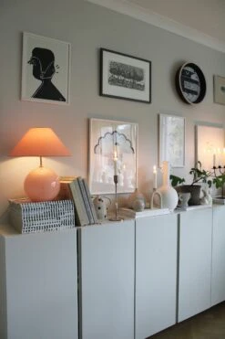 Globen Lighting Iris 35 Tischlampe, Blush -Günstiges Leuchten Geschäft globen lighting iris 35 18