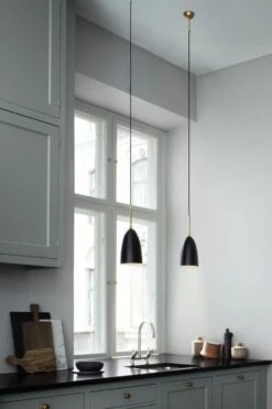 Gubi Gräshoppa Hängelampe, Jet-Black -Günstiges Leuchten Geschäft gubi grashoppa deckenleuchte schwarz 9