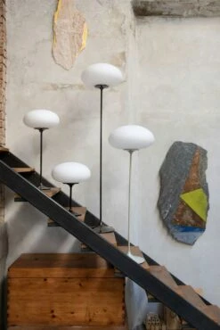 Gubi Stemlite Stehlampe H110, Black Red EU -Günstiges Leuchten Geschäft gubi stemlite stehlampe h110 eu 1 1