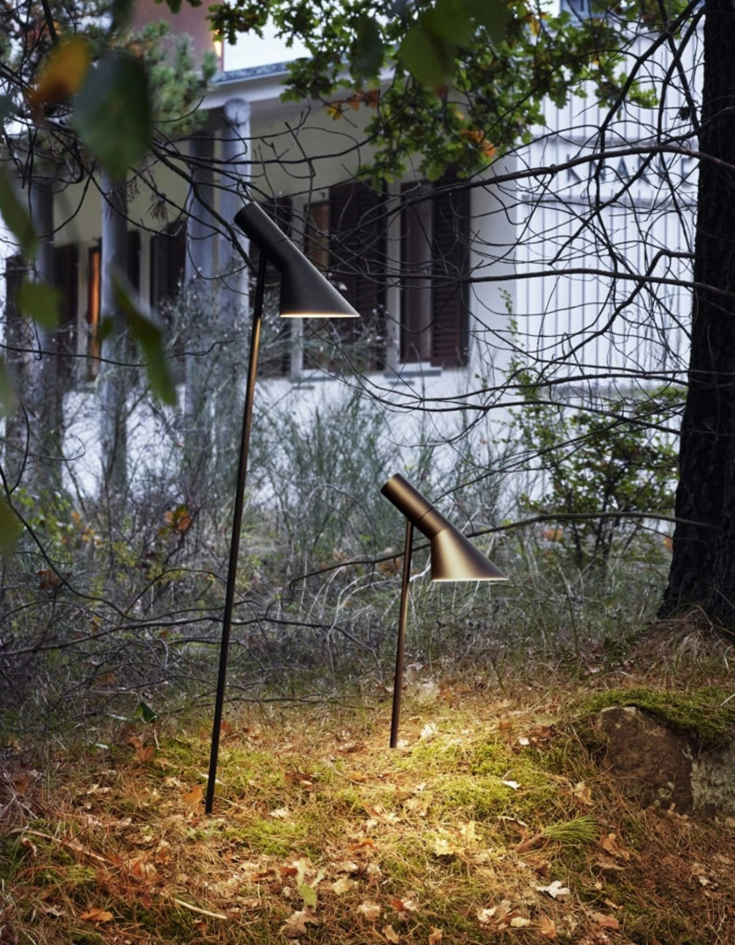 Louis Poulsen AJ Garden Pollerleuchte Lang Mit Adapter 2700K Erdspieß 4 Louis Poulsen AJ Garden Pollerleuchte Lang Mit Adapter 2700K Erdspieß – Bild 2