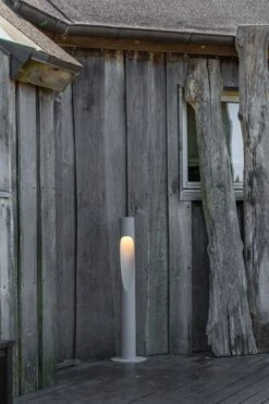 Louis Poulsen Flindt Garden Pollerleuchte Lang Aluminium Erdspieß Mit Adapter, 3000K -Günstiges Leuchten Geschäft louis poulsen flindt garden pollerleuchte lang aluminium mit erdspie und adapter 3