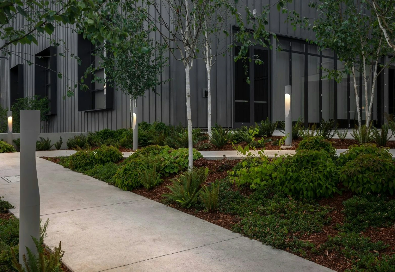 Louis Poulsen Flindt Garden Pollerleuchte Lang Aluminium Fuß Ohne Adapter, 2700K 4 Louis Poulsen Flindt Garden Pollerleuchte Lang Aluminium Fuß Ohne Adapter, 2700K – Bild 2