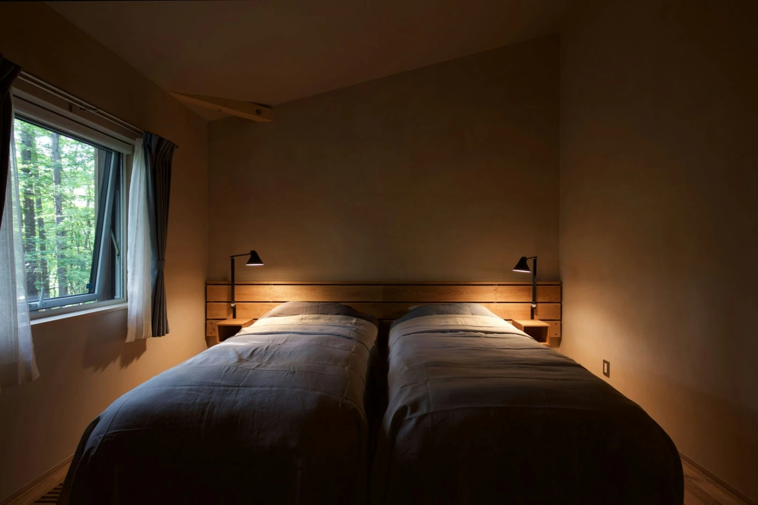 Louis Poulsen NJP Wandleuchte Lang, Schwarz 5 Louis Poulsen NJP Wandleuchte Lang, Schwarz – Bild 3