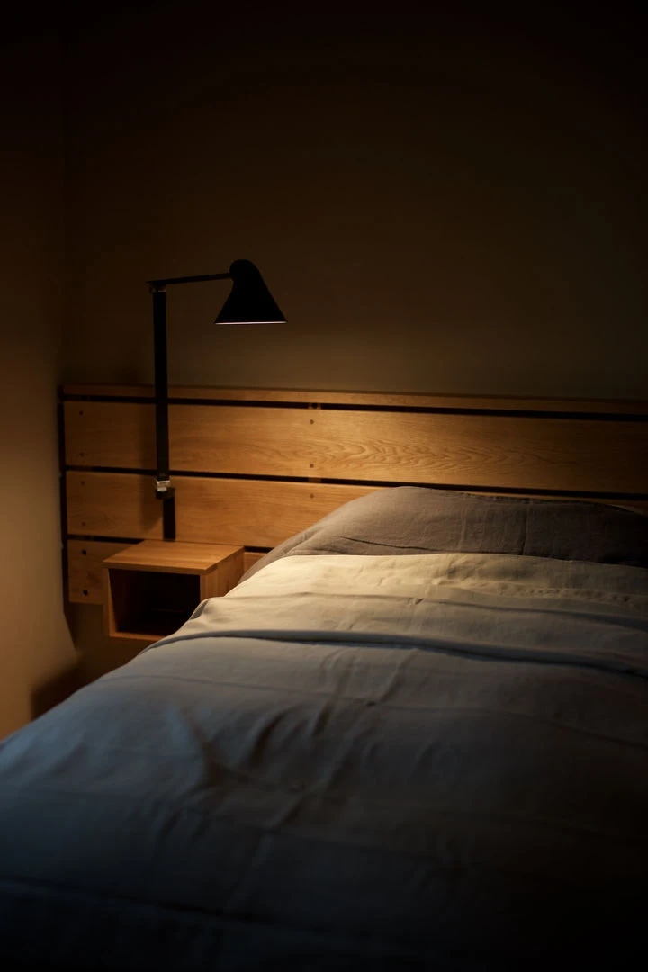 Louis Poulsen NJP Wandleuchte Lang, Schwarz 6 Louis Poulsen NJP Wandleuchte Lang, Schwarz – Bild 4