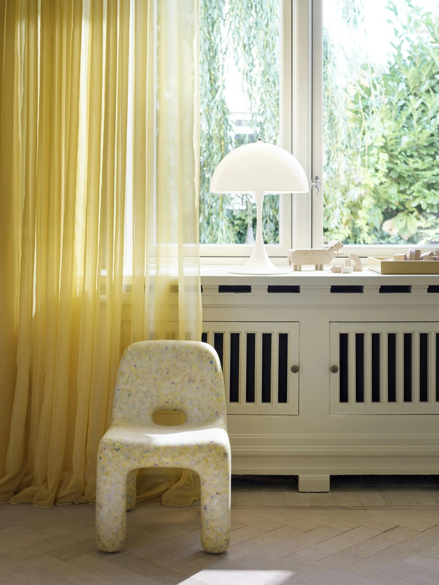 Louis Poulsen Panthella 320 Tischlampe, Opal Weiß 5 Louis Poulsen Panthella 320 Tischlampe, Opal Weiß – Bild 3