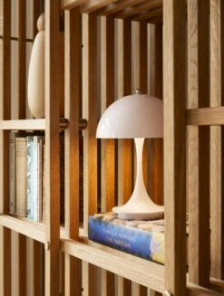 Louis Poulsen Panthella Tischlampe Metall Tragbar, Weiß -Günstiges Leuchten Geschäft louis poulsen panthella tischlampe metall tragbar 9