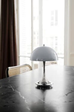 Louis Poulsen Panthella V2 Table Lamp Portable Tischlampe Hergestellt Aus Acryl Hergestellt Aus Aluminium Lampenschirm Aus Acryl, Lampensockel Aus Aluminium Tragbar Grey Opal Acrylic 8 Louis Poulsen Panthella V2 Table Lamp Portable Tischlampe Hergestellt Aus Acryl Hergestellt Aus Aluminium Lampenschirm Aus Acryl, Lampensockel Aus Aluminium Tragbar Grey Opal Acrylic -Günstiges Leuchten Geschäft louis poulsen panthella v2 tischlampe tragbar 20