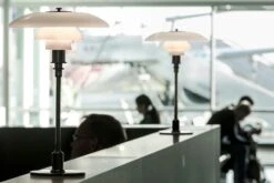 Louis Poulsen PH 3/2 Tischlampe, Schwarz 12 Louis Poulsen PH 3/2 Tischlampe, Schwarz -Günstiges Leuchten Geschäft louis poulsen ph 3 2 tischlampe glas hochglanzverchromt 30