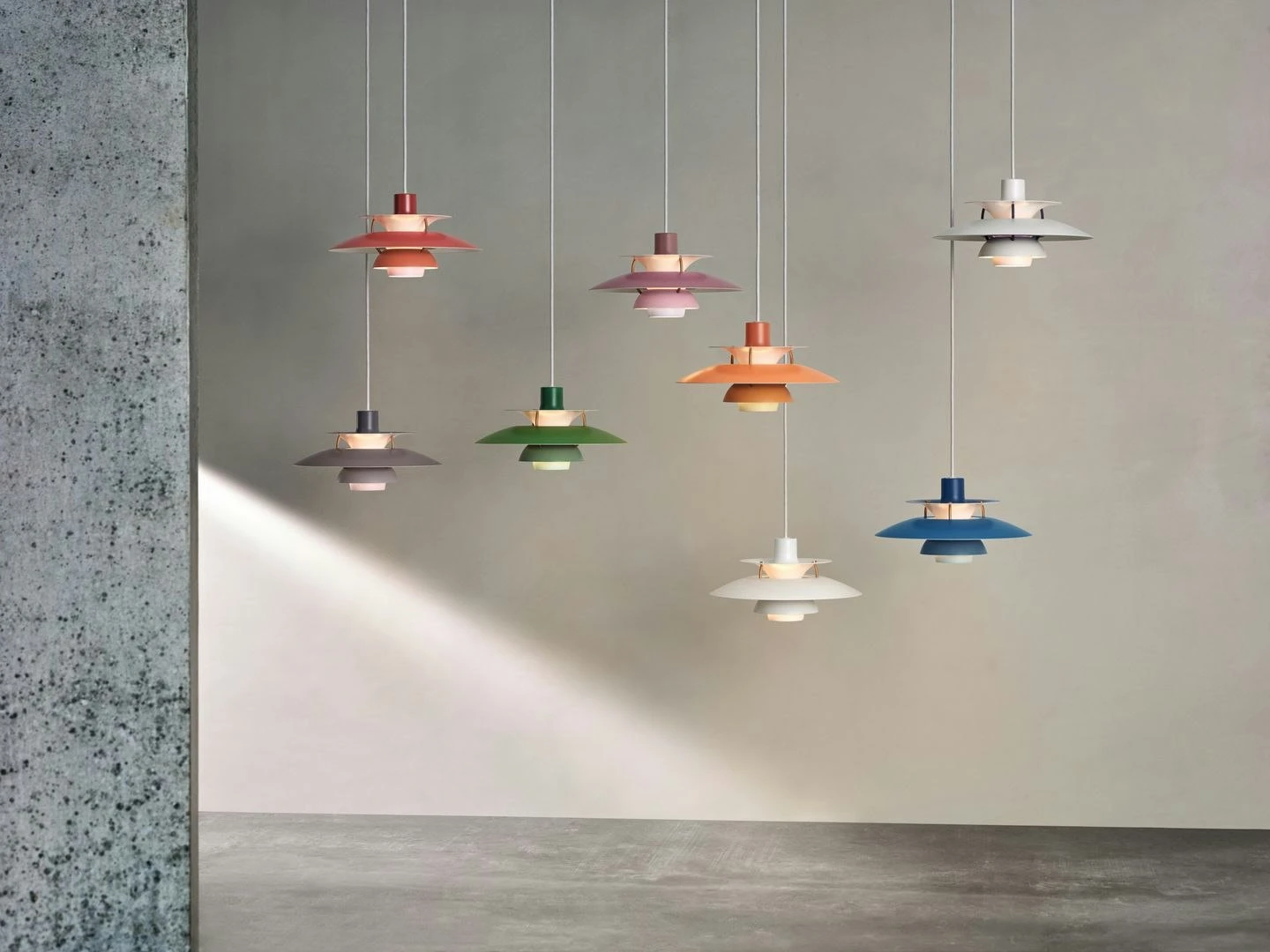 Louis Poulsen PH 5 Mini Pendelleuchte, Grau 4 Louis Poulsen PH 5 Mini Pendelleuchte, Grau – Bild 2