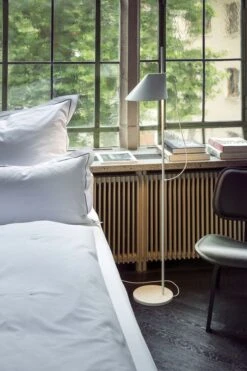 Louis Poulsen Yuh Stehleuchte, Weiss 11 Louis Poulsen Yuh Stehleuchte, Weiss -Günstiges Leuchten Geschäft louis poulsen yuh stehleuchte schwarz 19