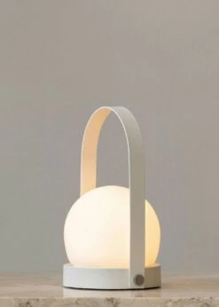 Menu Carrie Lampe Tragbar IP44, Weiß -Günstiges Leuchten Geschäft menu carrie lamp portable ip44 18