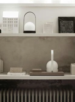 Menu Carrie Lampe Tragbar IP44, Weiß -Günstiges Leuchten Geschäft menu carrie lamp portable ip44 19