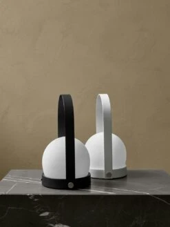 Menu Carrie Lampe Tragbar IP44, Weiß -Günstiges Leuchten Geschäft menu carrie lamp portable ip44 20