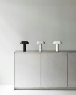 Normann Copenhagen Porta Tischlampe Tragbar, Grau -Günstiges Leuchten Geschäft normann copenhagen porta table lamp white 1