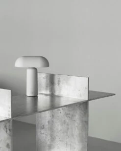 Normann Copenhagen Porta Tischlampe Tragbar, Grau -Günstiges Leuchten Geschäft normann copenhagen porta table lamp white 16