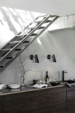 Northern Birdy Wandleuchte Kurz, Schwarz -Günstiges Leuchten Geschäft northern birdy wandleuchte kurz grau stahl 8