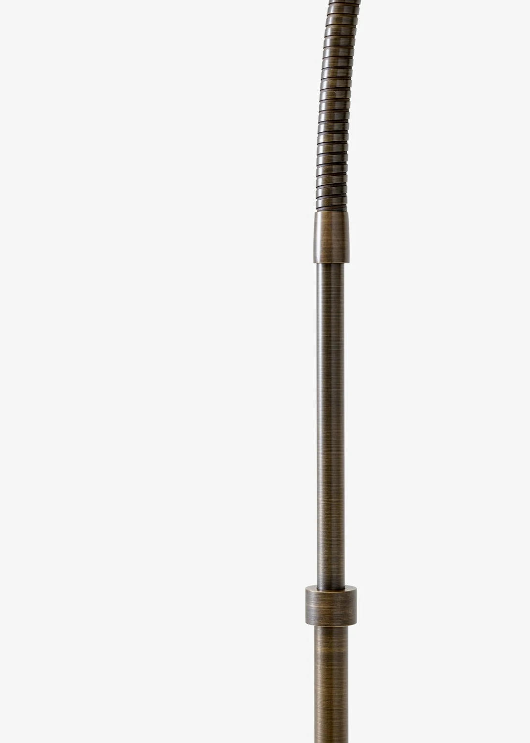 &Tradition Bellevue AJ7 Anniversary Edition Stehlampe, Weiß/Brüniertes Messing 4 &Tradition Bellevue AJ7 Anniversary Edition Stehlampe, Weiß/Brüniertes Messing – Bild 2