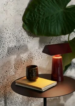 &Tradition Caret MF1 Tischlampe Tragbar, Dark Burgundy -Günstiges Leuchten Geschäft tradition caret mf1 table lamp portable 9