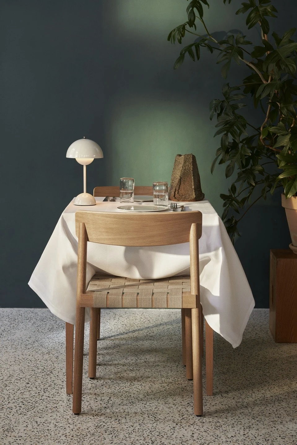 &Tradition Flowerpot VP9 Tischlampe Tragbar Mit Magnetischem Ladekabel, Grau-beige 4 &Tradition Flowerpot VP9 Tischlampe Tragbar Mit Magnetischem Ladekabel, Grau-beige – Bild 2