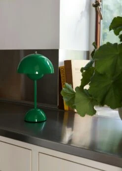 &Tradition Flowerpot VP9 Tischlampe Tragbar, Signal Green -Günstiges Leuchten Geschäft tradition flowerpot vp9 tischlampe tragbar 63