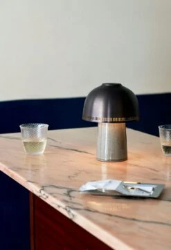 &Tradition Raku Tischlampe, Beige Grey / Aluminium -Günstiges Leuchten Geschäft tradition raku table lamp portable sh8 beige grey bronzed 3